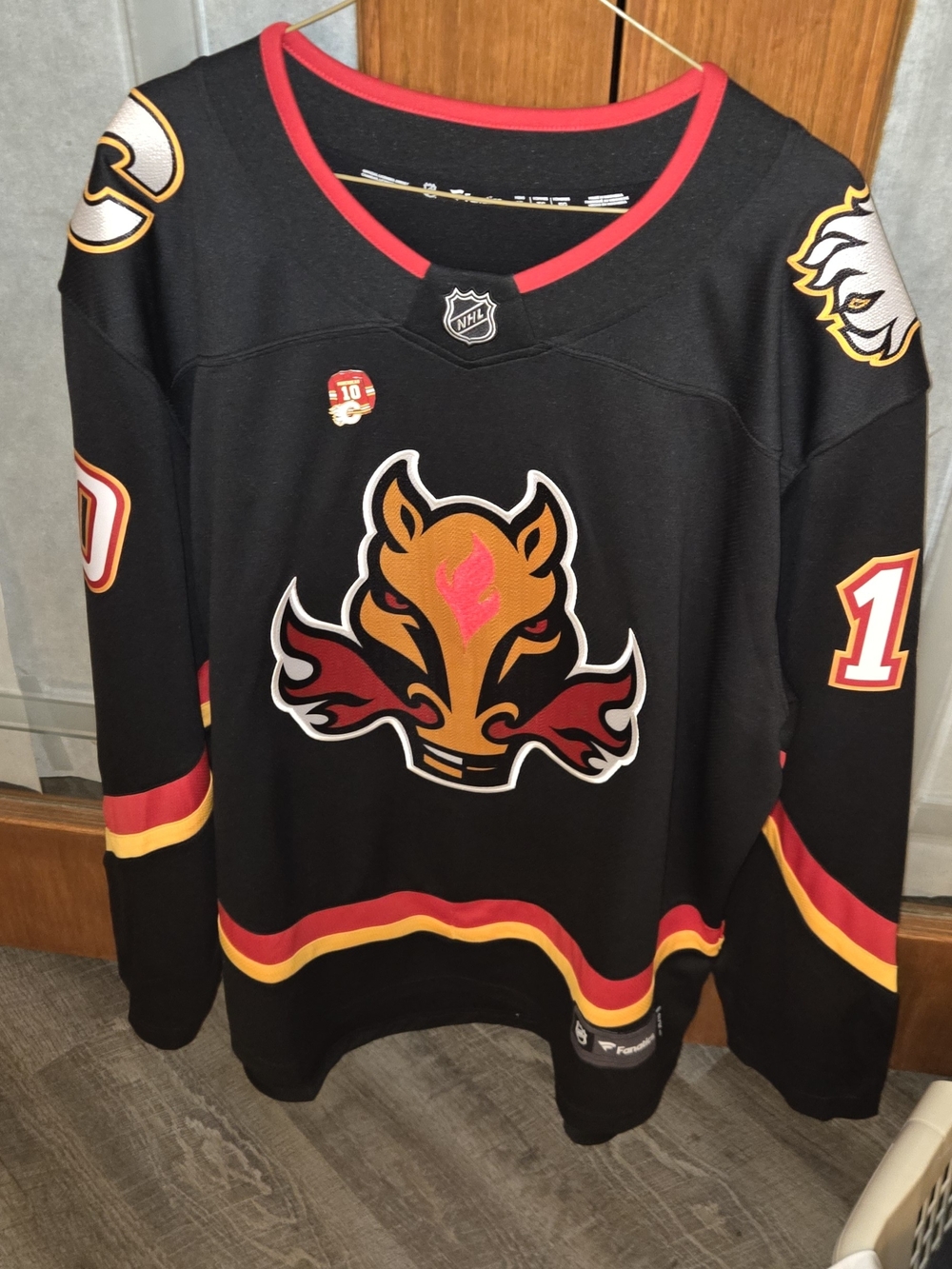 Calgary Flames Black Alternate NHL Hockey Jersey - Men's